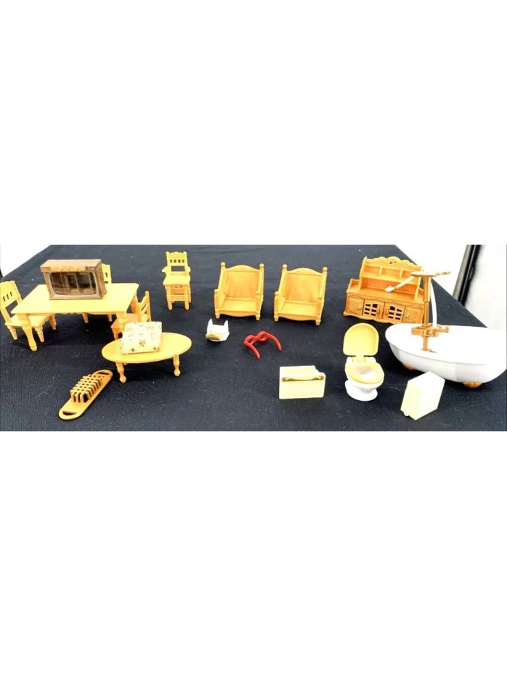 Calico Critters Doll Furniture Kitchen Dining Bath Lot of 31 Toys Plastic